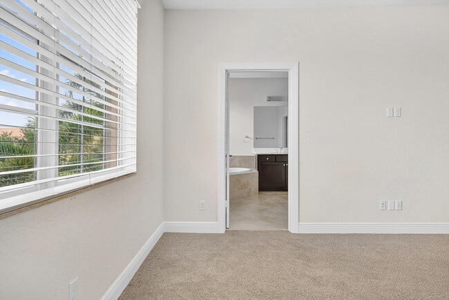 Building Photo - 4527 Cadiz Cir