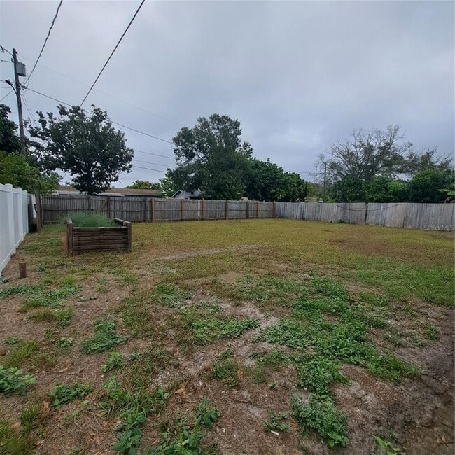 Building Photo - 2851 28th Ave N