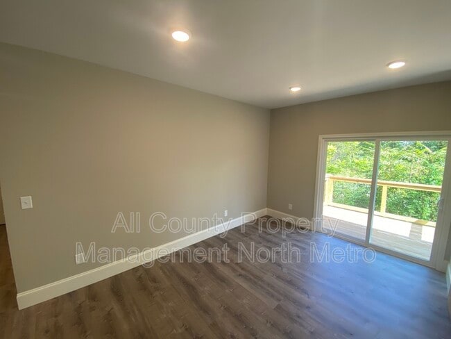 Building Photo - 5390 Valley Dr