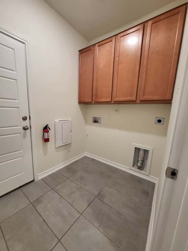 Building Photo - New Home In Cul de sac