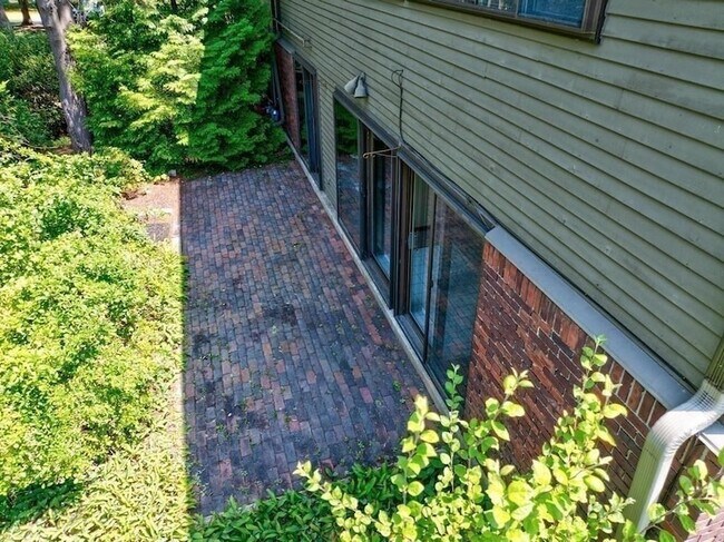 Building Photo - 296 Brown Bear Crossing