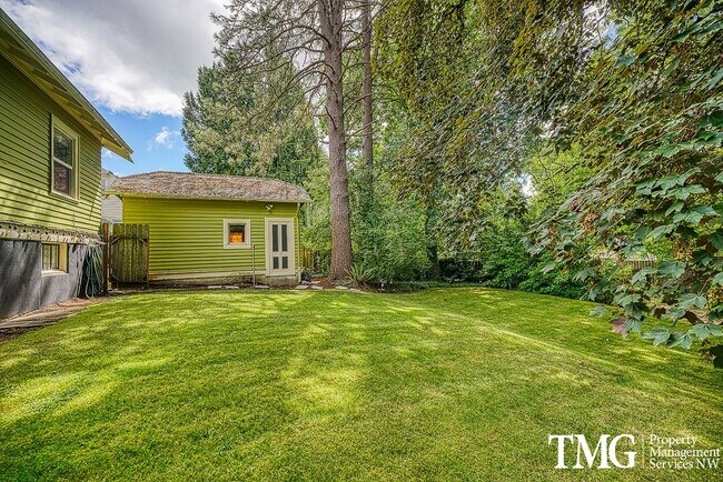Building Photo - 3 BD SW Portland Home Near Multnomah Village