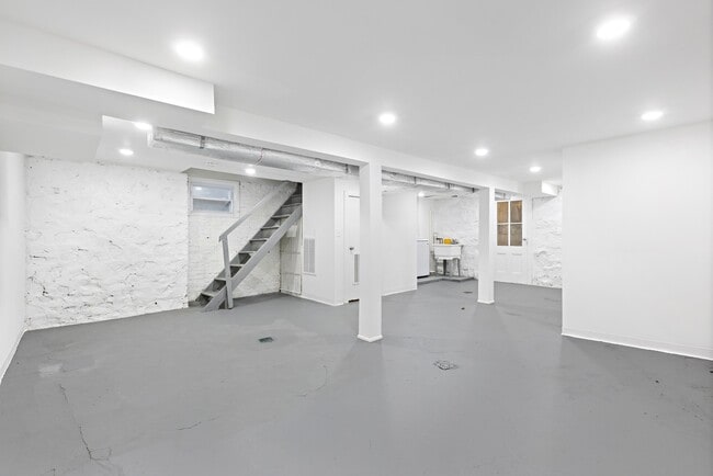 Building Photo - 322 78th St