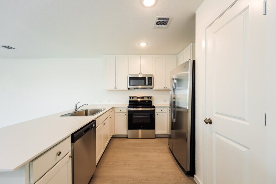 Building Photo - 539 Roquefort St