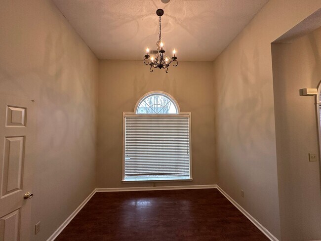 Building Photo - 3BD/2BA 1,640 sq. ft. Home With Split Floor Plan. Pets Are Welcome With Owner's Approval.