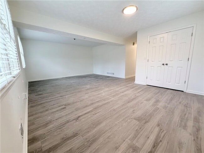 Building Photo - 1863 Mt Vernon Rd