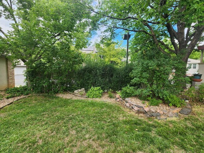 Building Photo - Stunning 3 Bedroom Townhome Tucked Away In Breathtaking Community