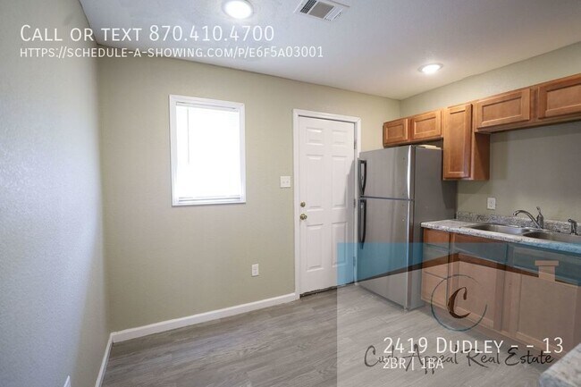 Building Photo - Move in special $600!! Recently renovated ...
