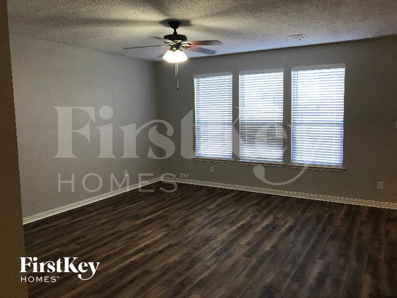 Building Photo - 4817 Palm Ridge Dr