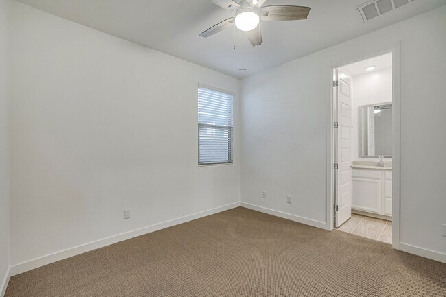 Building Photo - 12881 N 145th Dr