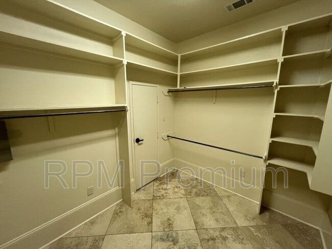 Building Photo - 17703 Shady Creek Ave