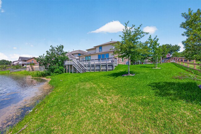 Building Photo - 11995 La Salle River Rd