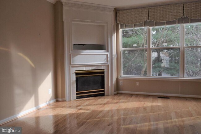 Building Photo - 8933 Royal Astor Way