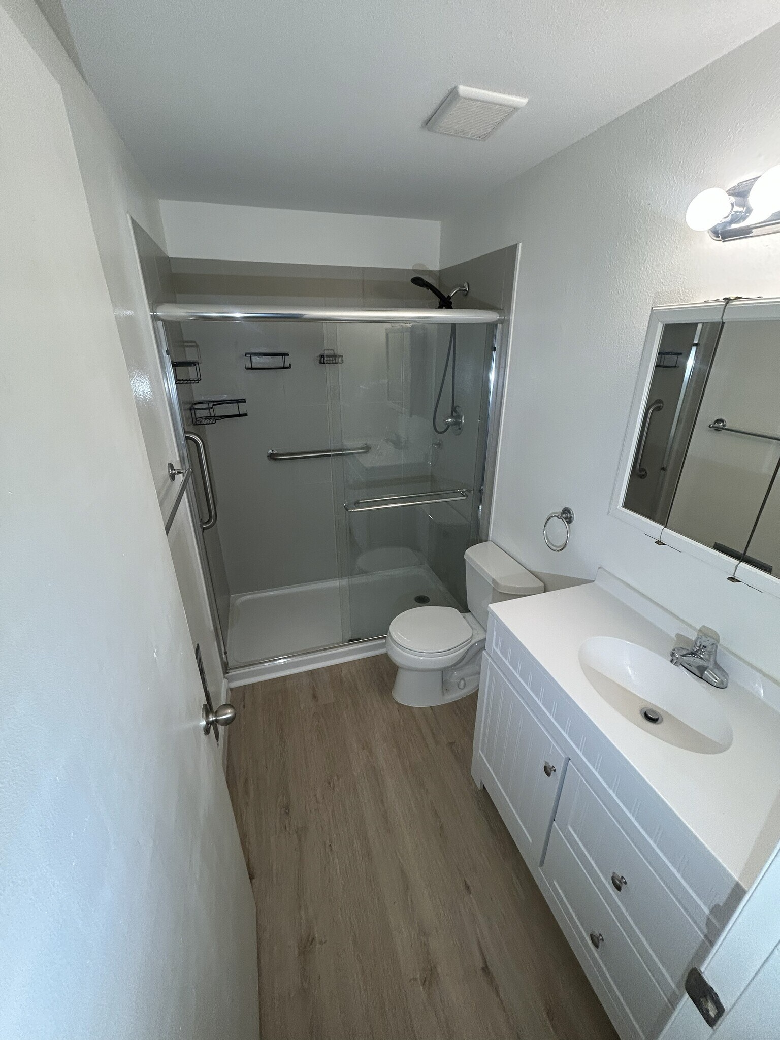 View of full bathroom - 6470 SW 192nd Ave