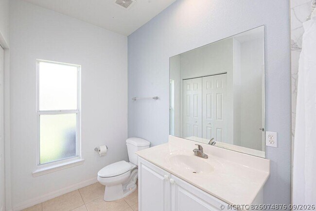 Building Photo - 1864 S Dovetail Dr