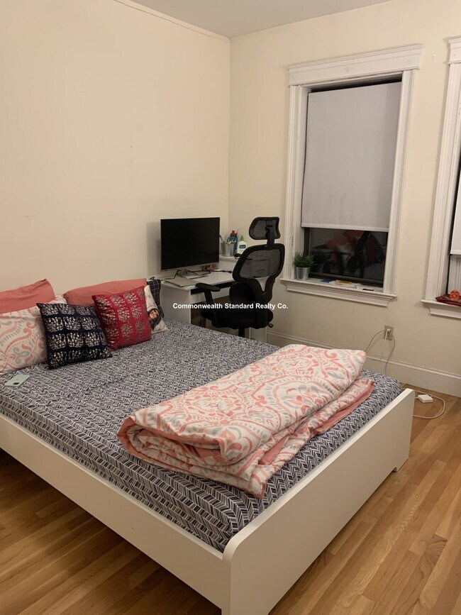 Building Photo - 76 Quint Ave