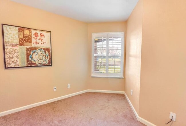 Building Photo - 679 Apricot Ct