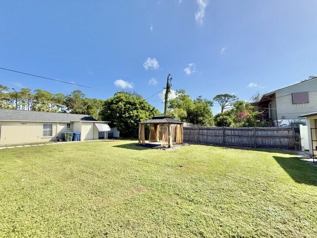 Building Photo - 7073 Brentford Rd
