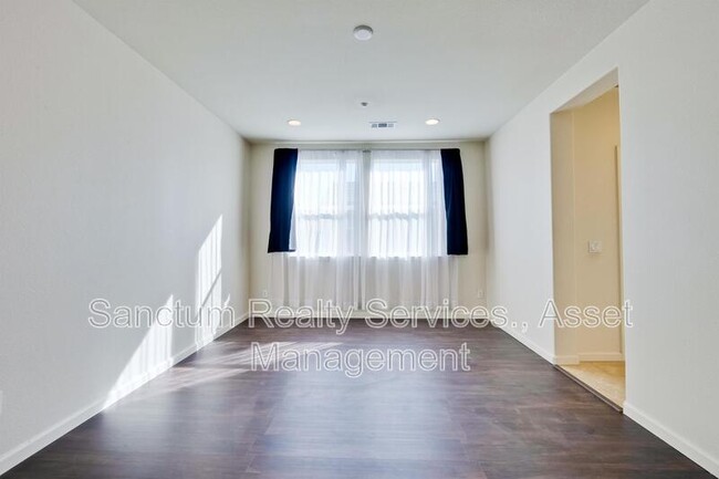 Building Photo - 894 Font Ter