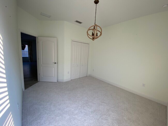 Building Photo - 16966 Rosedown Glen