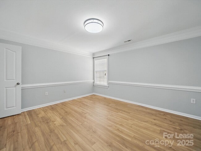 Building Photo - 5203 Grays Ridge Dr