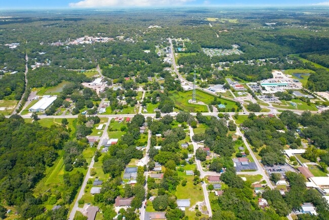 Building Photo - 3 bedroom with large yard $1575.00 ** Read...