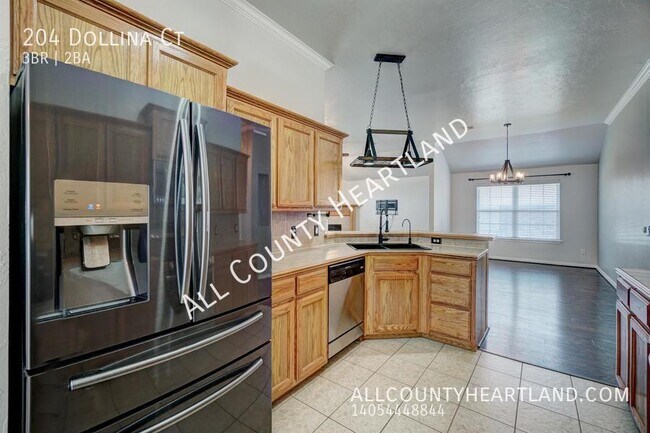 Building Photo - 204 Dollina Ct