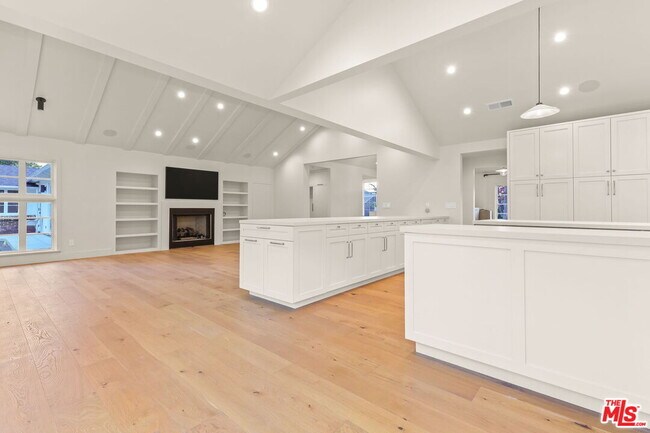 Building Photo - 17620 Camino De Yatasto