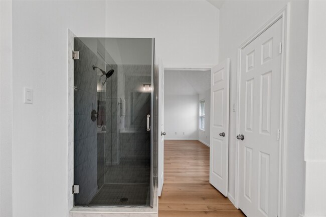 Building Photo - 7403 Oak Walk Dr