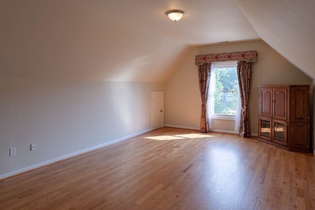 Building Photo - 3200 Brookside Dr