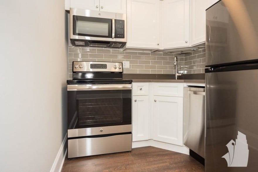 Building Photo - 817 W Lakeside Pl