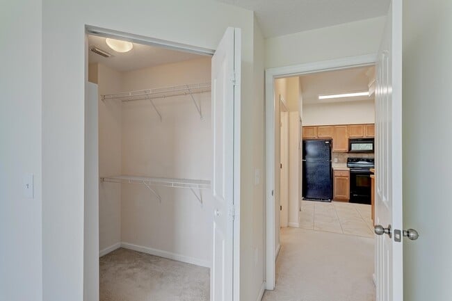 Building Photo - 9303 Myrtlewood Cir W