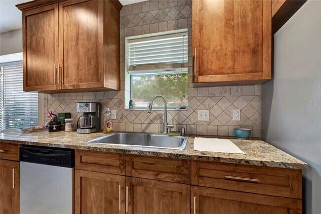 Building Photo - 11718 Scottsdale Dr