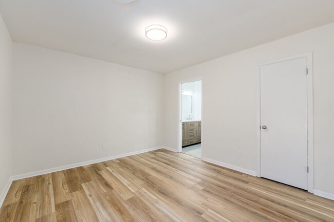 Building Photo - 1802 Janis Dr