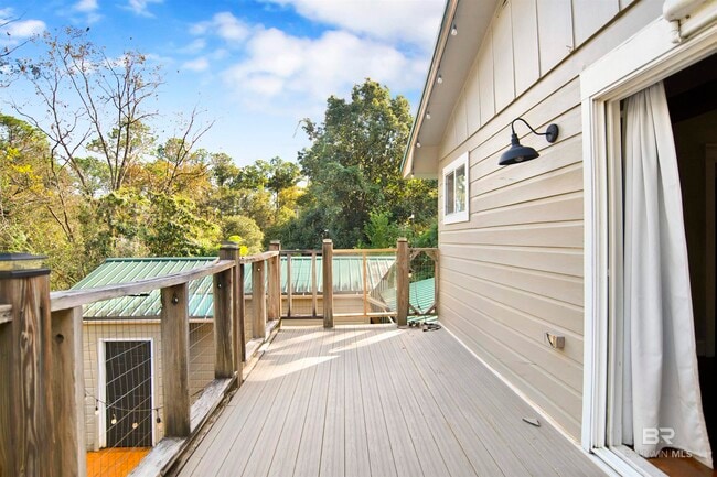 Building Photo - 18870 Highland Dr