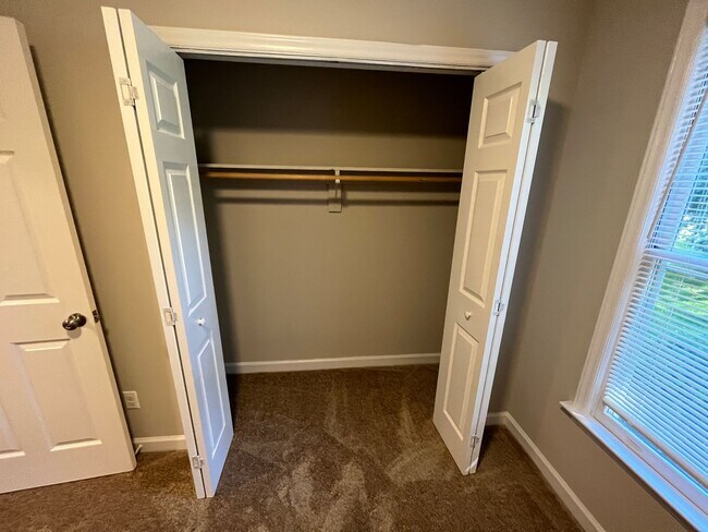 Building Photo - Charming 3-Bedroom Ranch