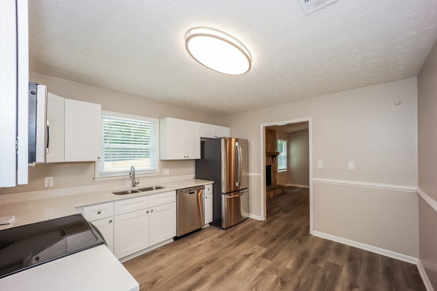 Building Photo - 4741 Cedar Lake Dr SE
