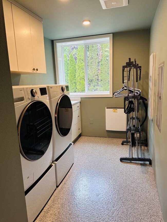 Building Photo - Le and Delisi - Bellevue Duplex