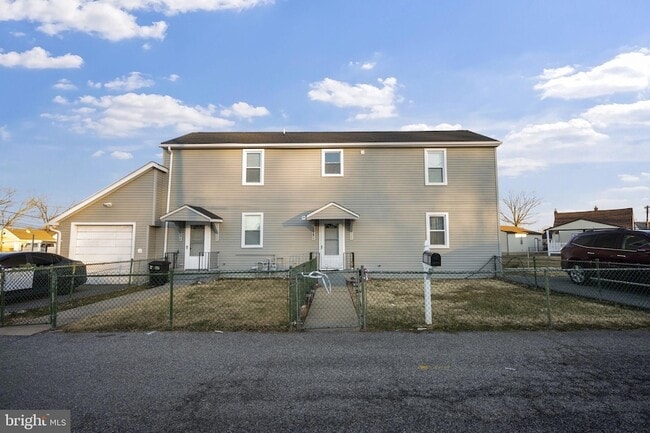 Building Photo - 555 S Marlyn Ave