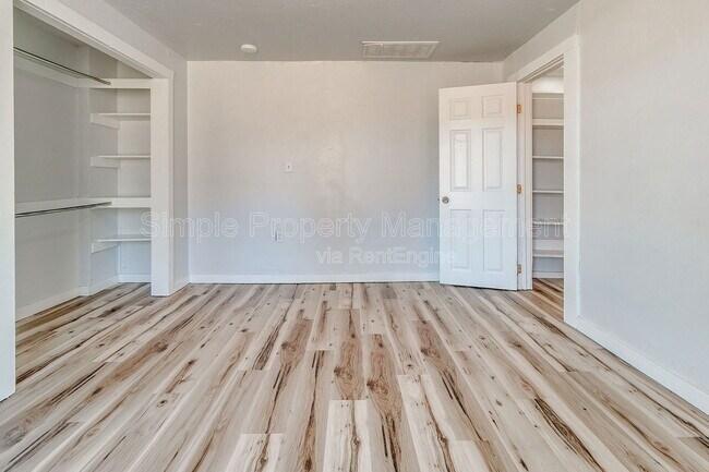 Building Photo - 620 W Acres St