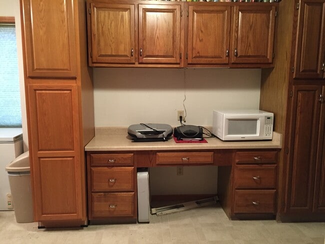 Building Photo - 5 bedroom house on the Westside - close to UIHC