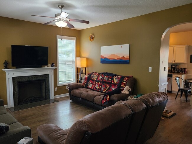 Building Photo - 4 Bed, 2.5 Bath located in The Village in Folkstone Community - Holly Ridge