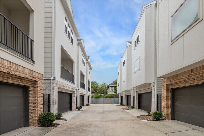 Building Photo - 1404 Cleburne St