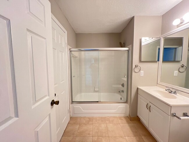 Building Photo - Condo for rent on SANDLAKE PRIVATE RESIDENCES