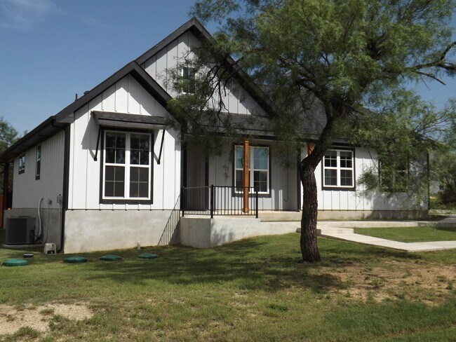 Primary Photo - 1191 S Lake Dr