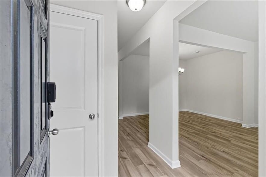 Building Photo - 2832 Saratoga Lake View