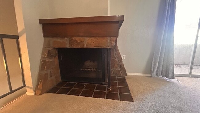 Building Photo - Wonderful 1-bedroom, 1.5-bath loft style condo!