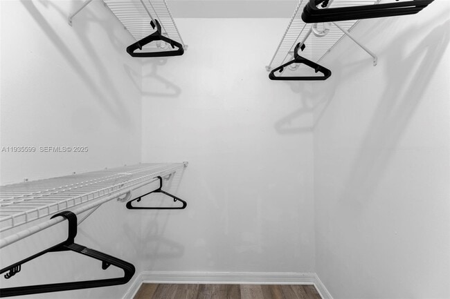 Building Photo - 1125 NE 16th Pl