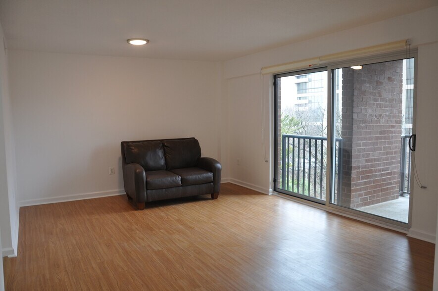 Building Photo - 1300 Army Navy Dr