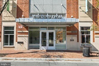 Building Photo - 309 Holland Ln